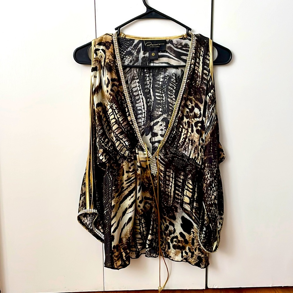 Baccio Couture-shirt with rinestone v neck, never worn size small, light fabric